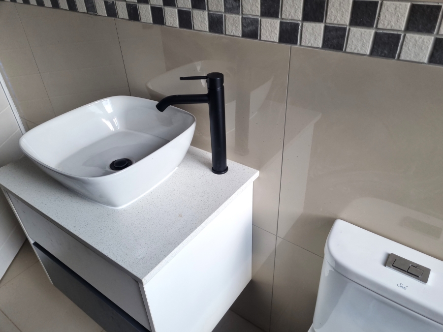 5 Bedroom Property for Sale in Melodie North West